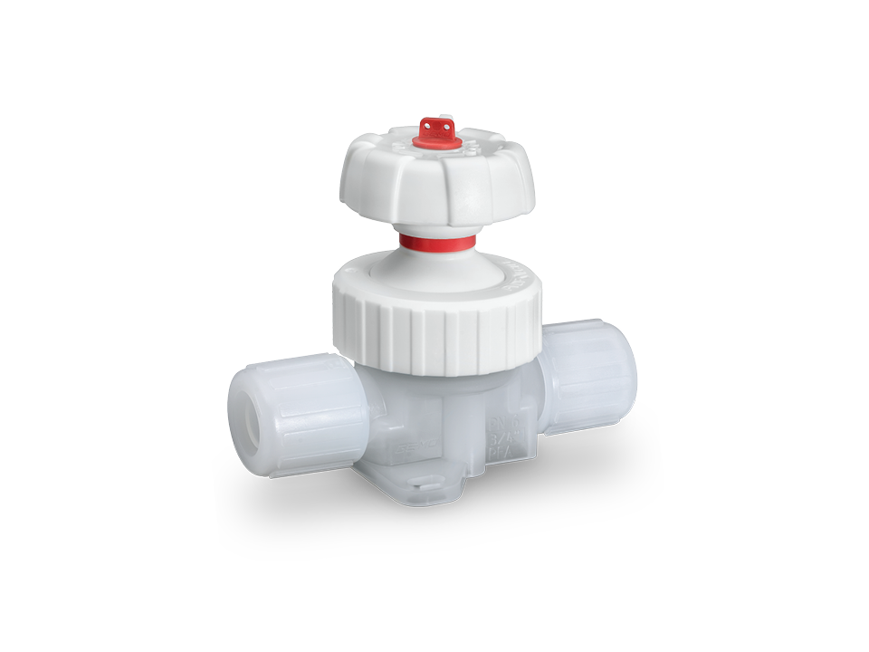 Manual diaphragm valve made of high-purity plastic with clamp connections – ideal for the semiconductor industry, chemical process engineering, and water treatment.