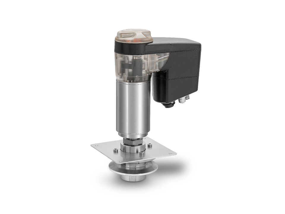 GEMÜ single-use valve with electrically operated stainless steel actuator, equipped with position indicator and clamp connection – ideal for sterile applications in the biopharmaceutical industry.